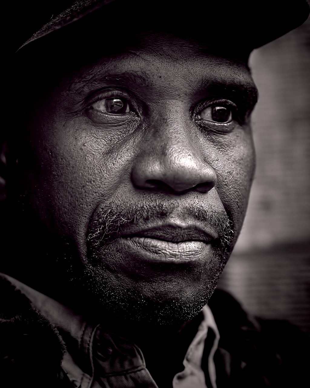 découvrez comment améliorer l'accès aux soins palliatifs pour les personnes sans-abri, en garantissant dignité et confort en fin de vie.