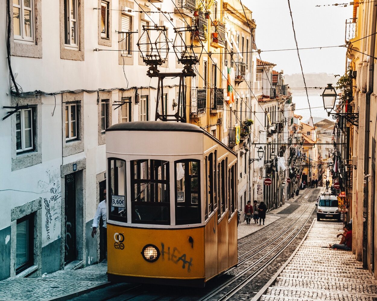 un conducteur de tramway devenu témoin d'une naissance exceptionnelle en plein trajet, une histoire émouvante et unique.