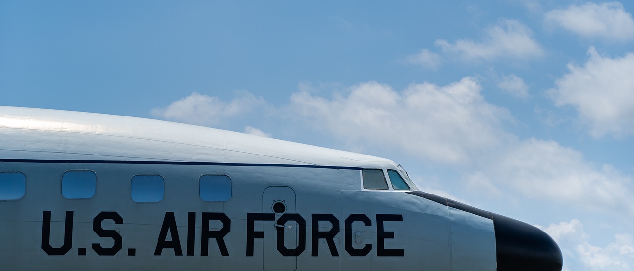 rejoignez l'armée de l'air et de l'espace : découvrez les opportunités de carrière, les conditions de recrutement et comment intégrer les forces aériennes françaises.