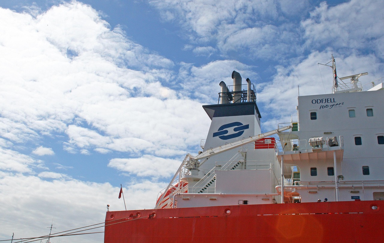 découvrez le concept de bridge deck : la structure essentielle reliant les parties d'un pont, assurant sa stabilité et sa durabilité.