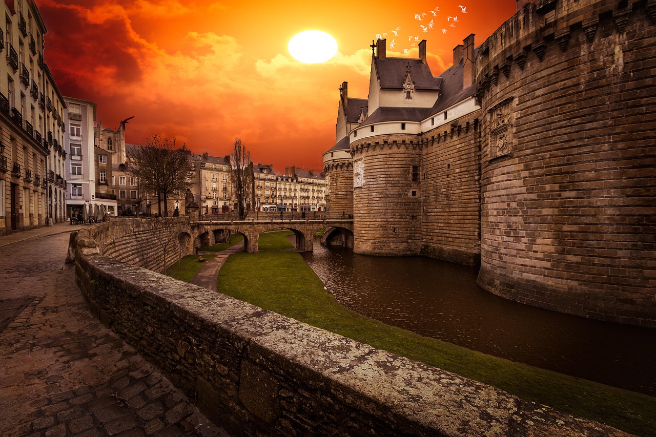 découvrez nantes, une ville dynamique alliant histoire, culture et innovation. explorez ses sites emblématiques, sa gastronomie et ses événements uniques.