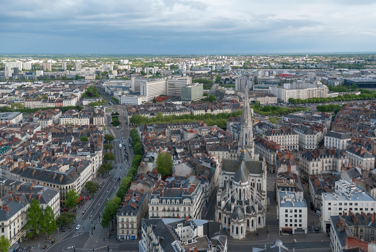 découvrez nantes, une ville dynamique et culturelle riche en histoire, avec ses monuments emblématiques, ses espaces verts et son patrimoine unique.