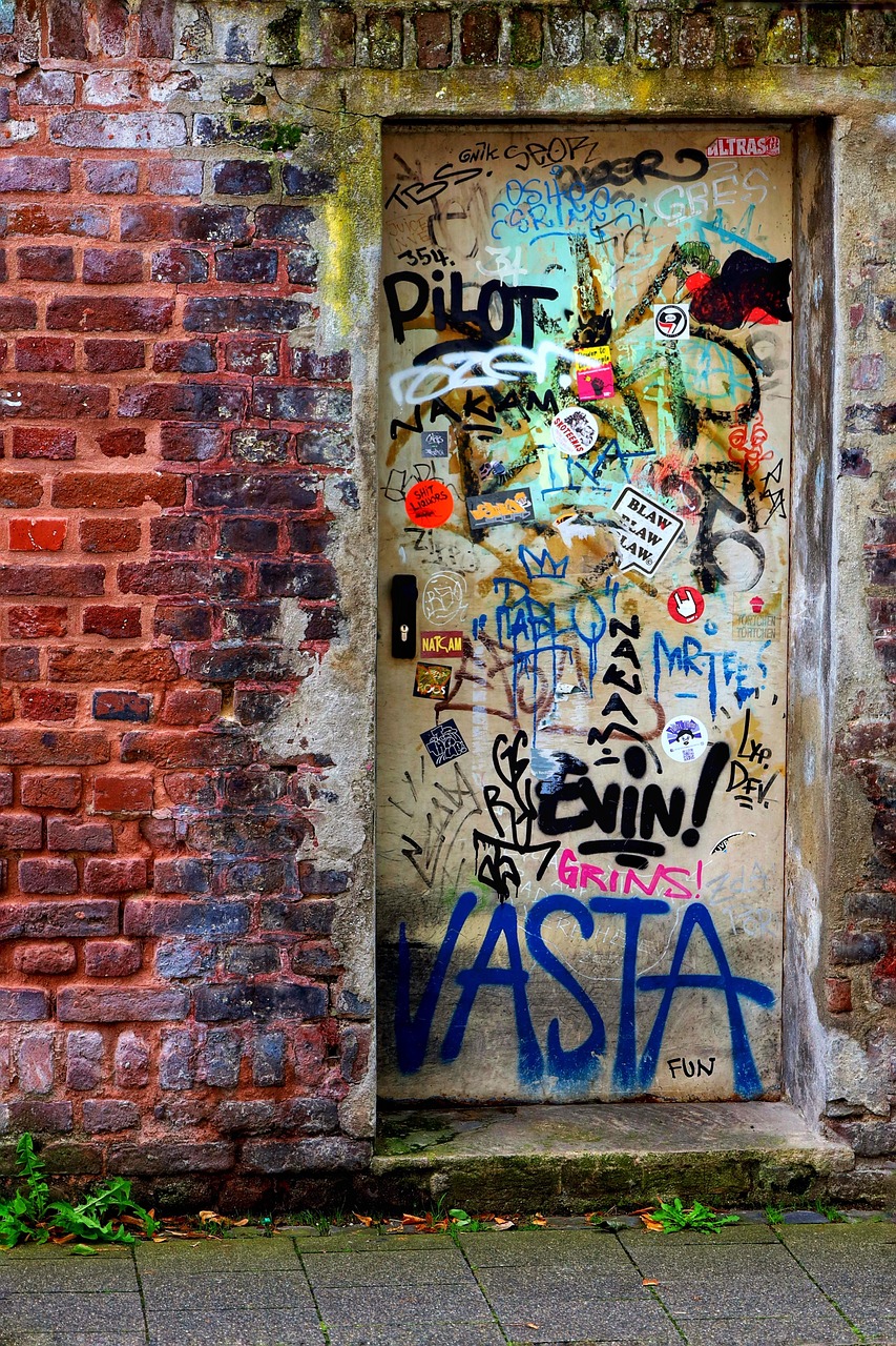 découvrez les causes, les impacts et les solutions pour lutter contre le vandalisme, un phénomène qui affecte la sécurité et l'esthétique des espaces publics et privés.