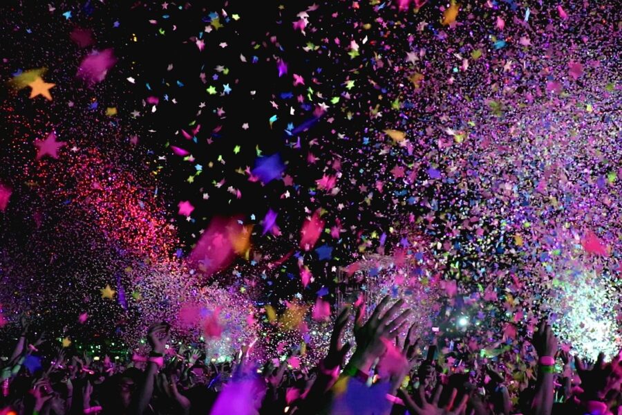 plongez dans l'univers joyeux de confetti battle, un jeu captivant où éclats de couleur et évasion garantissent des moments de fun inoubliables.