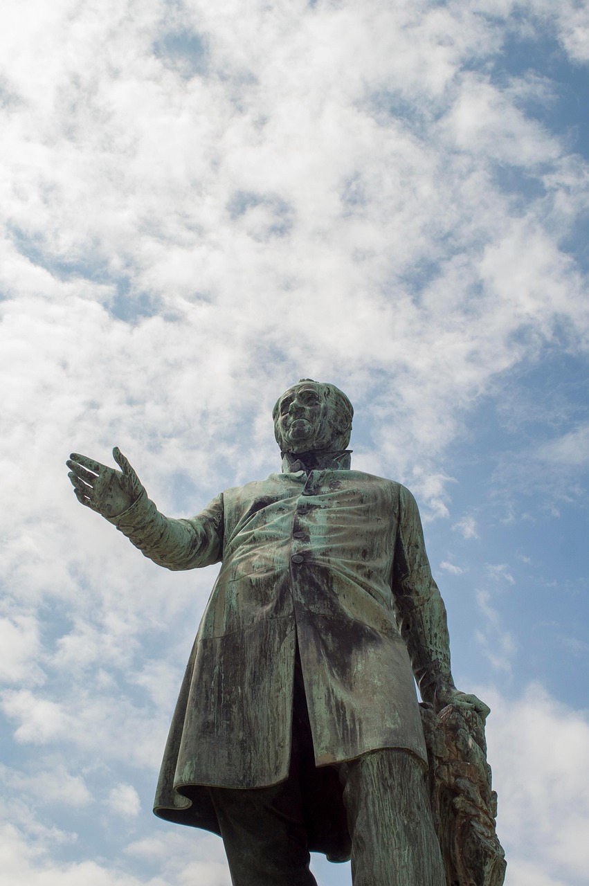 découvrez les débats et les polémiques entourant des sujets controversés, analysés en profondeur pour mieux comprendre les enjeux et points de vue divergents.