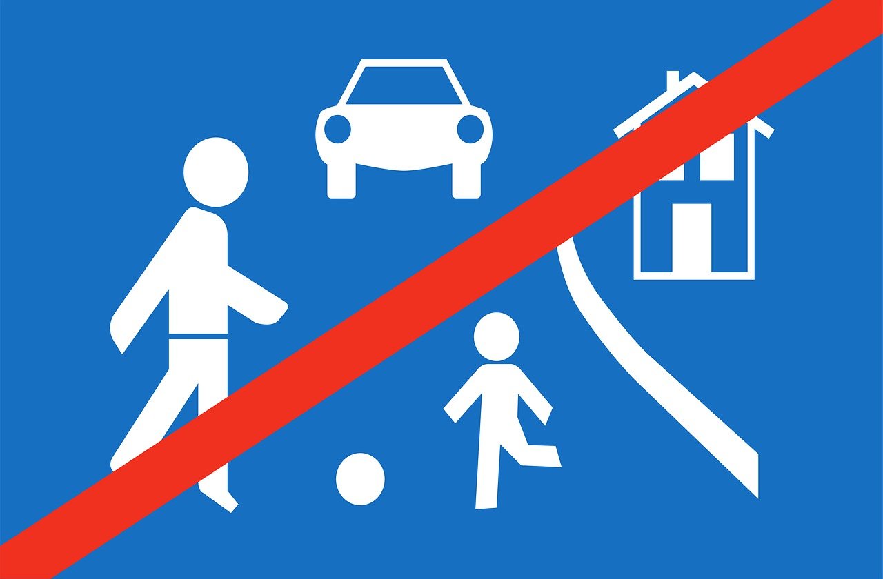 solutions efficaces pour la modération du trafic : réducteurs de vitesse, zones piétonnes et aménagements urbains pour améliorer la sécurité routière et réduire la pollution.