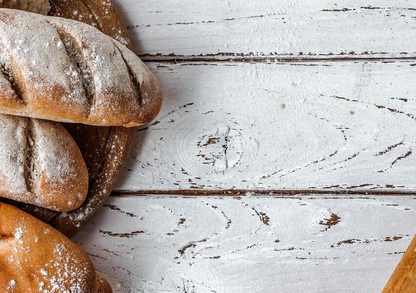 la boulangerie du village rouvre ses portes : retrouvez vos pains et pâtisseries préférés, fraîcheur et saveurs garanties !