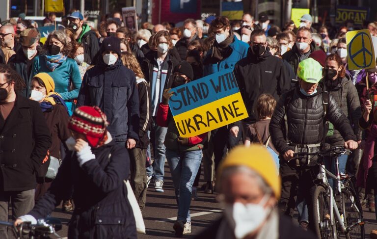 découvrez les dernières informations et analyses sur le conflit en ukraine, ses enjeux géopolitiques et humanitaires.