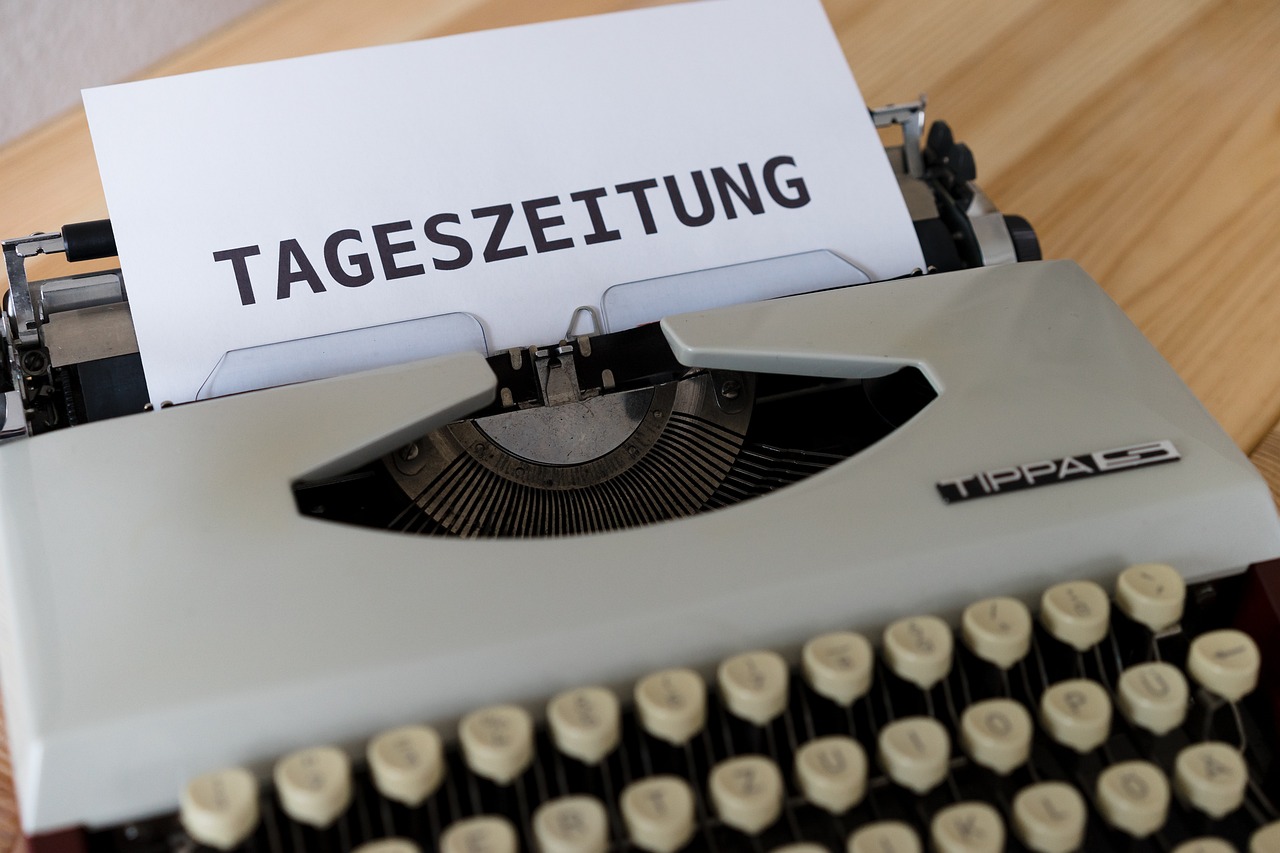 découvrez les causes et conséquences de la baisse mondiale de la liberté de la presse, un enjeu crucial pour la démocratie et l'accès à l'information.
