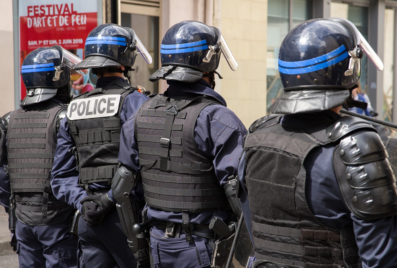 découvrez les mesures de sécurité mises en place par la police pour protéger les citoyens et assurer la sécurité publique efficacement.