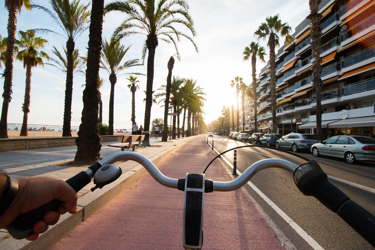 découvrez les causes des retards sur les pistes cyclables et les solutions pour améliorer la circulation des vélos en toute sécurité.