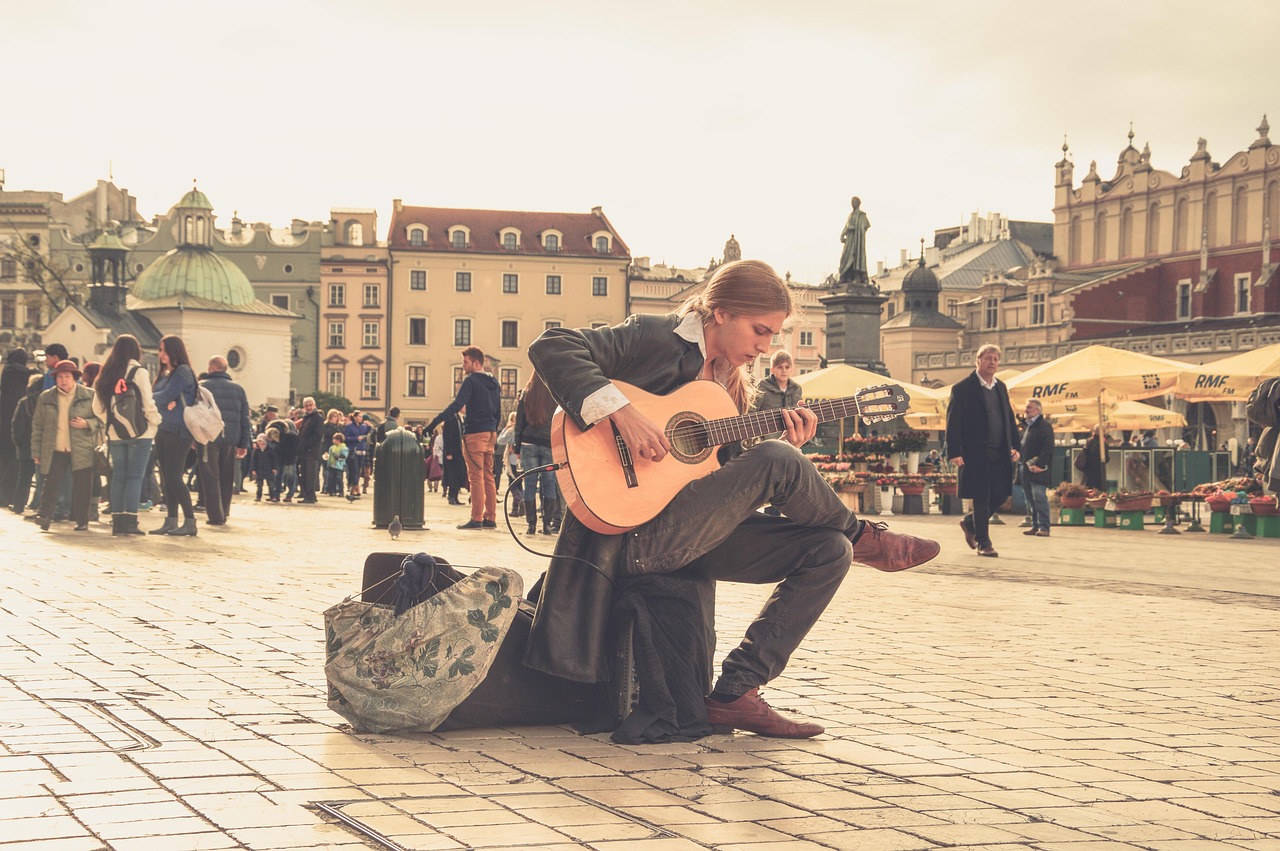découvrez le festival de rue piétonne, une célébration animée avec musique, nourriture et activités pour toute la famille dans un cadre convivial et sécurisé.