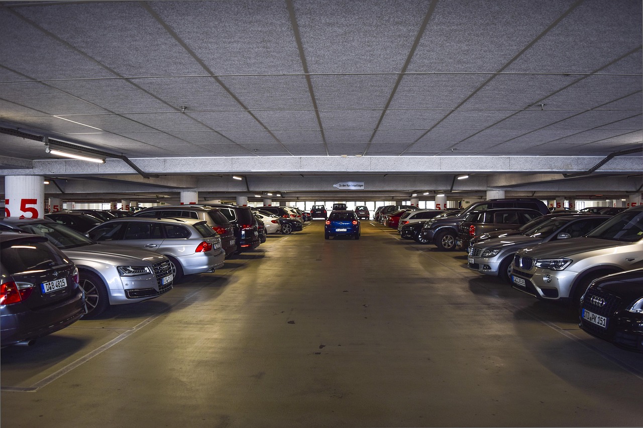 découvrez comment prévenir et gérer un incendie dans un parking souterrain pour assurer la sécurité des véhicules et des personnes.
